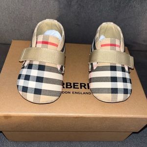 AUTHENTIC BABY GIRL BURBERRY SHOES SIZE 2 !